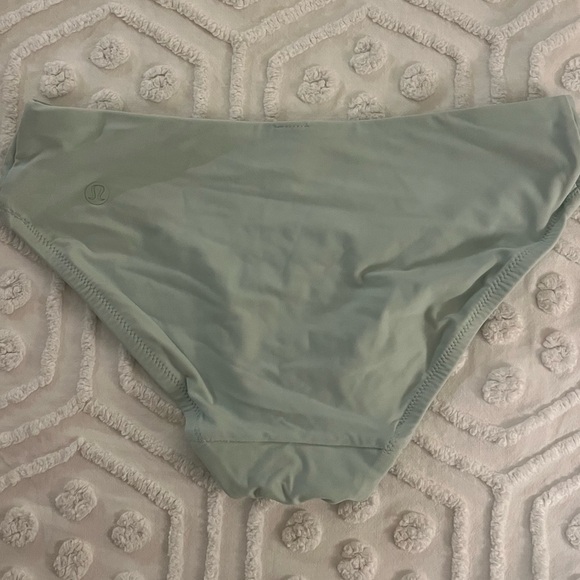 Lululemon Size 4 Swimsuit bottoms, cucumber blue color! Size 4 - Picture 3 of 4
